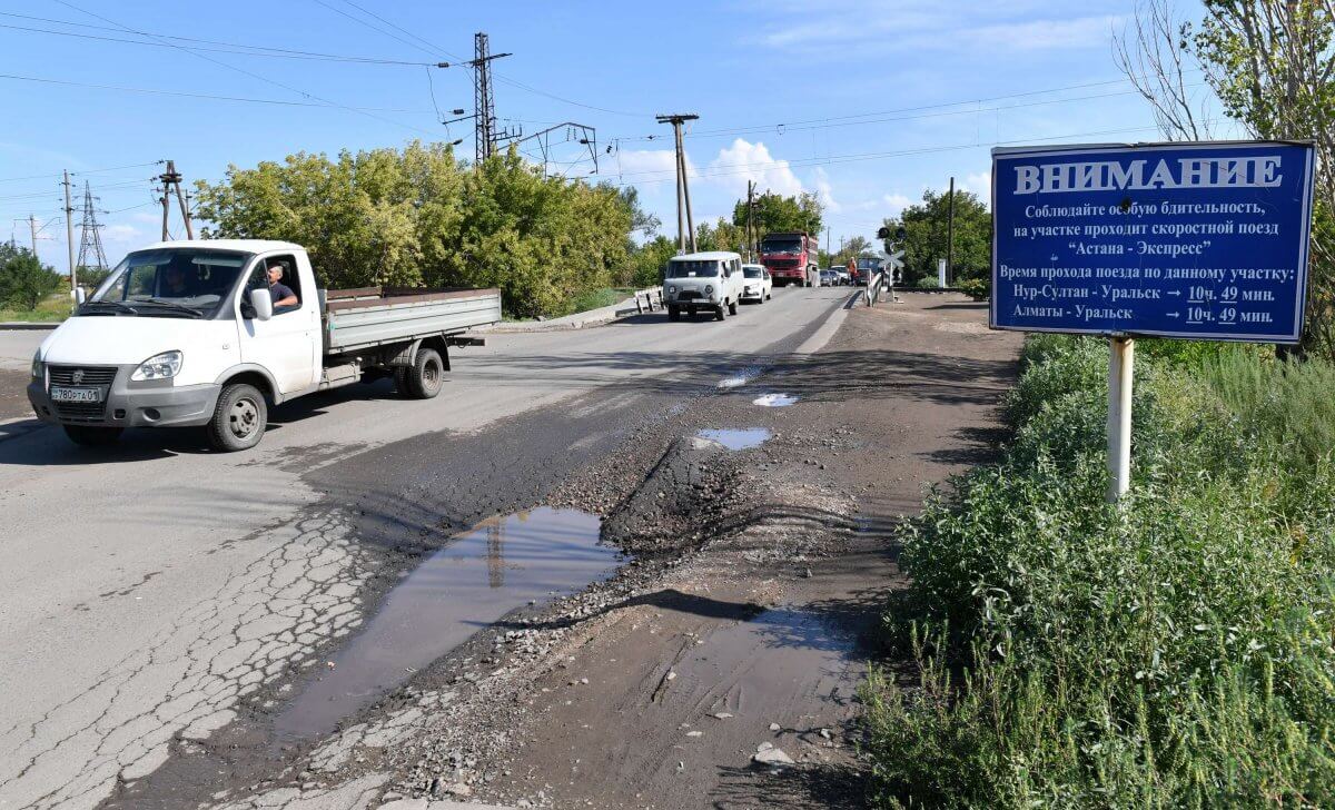 Казахстанцы жалуются на плохие дороги: Олжас Бектенов дал поручения чиновникам