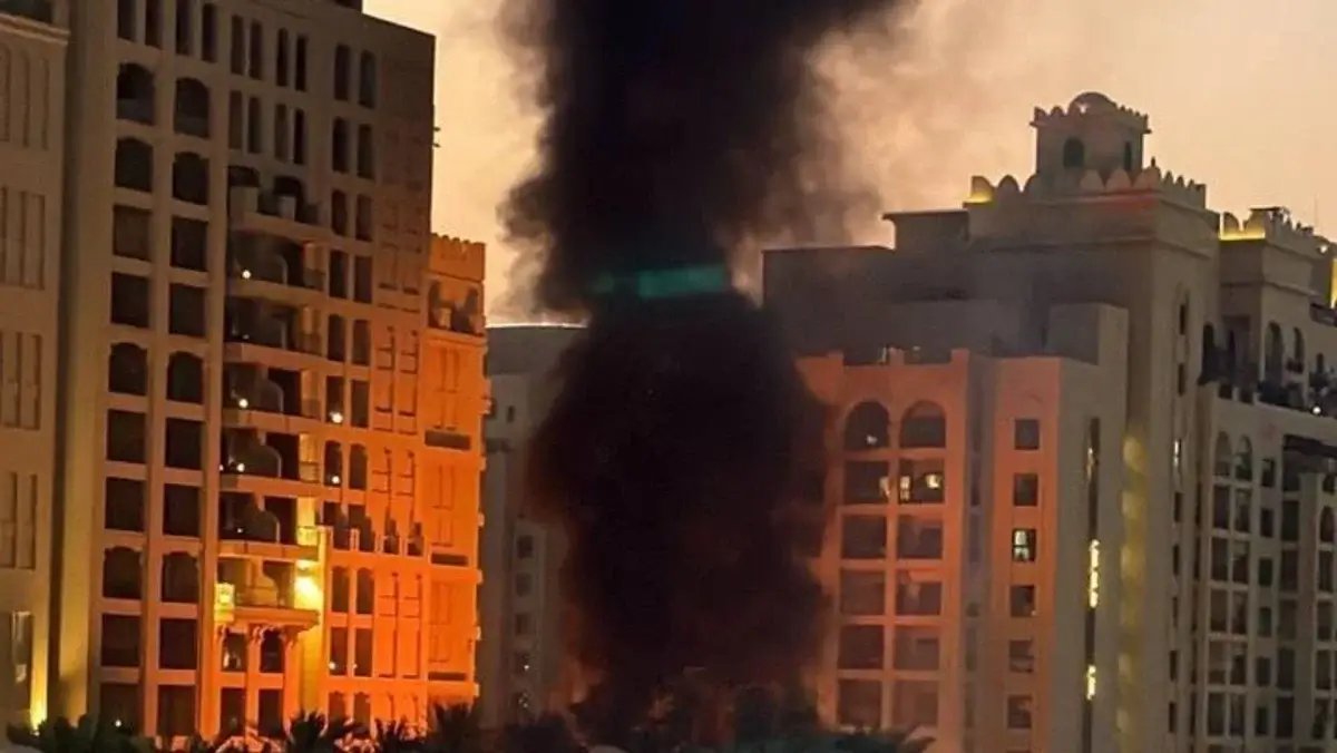Дома казахстанцев в Дубае загорелись после падения ракеты: МИД РК сделал заявление
