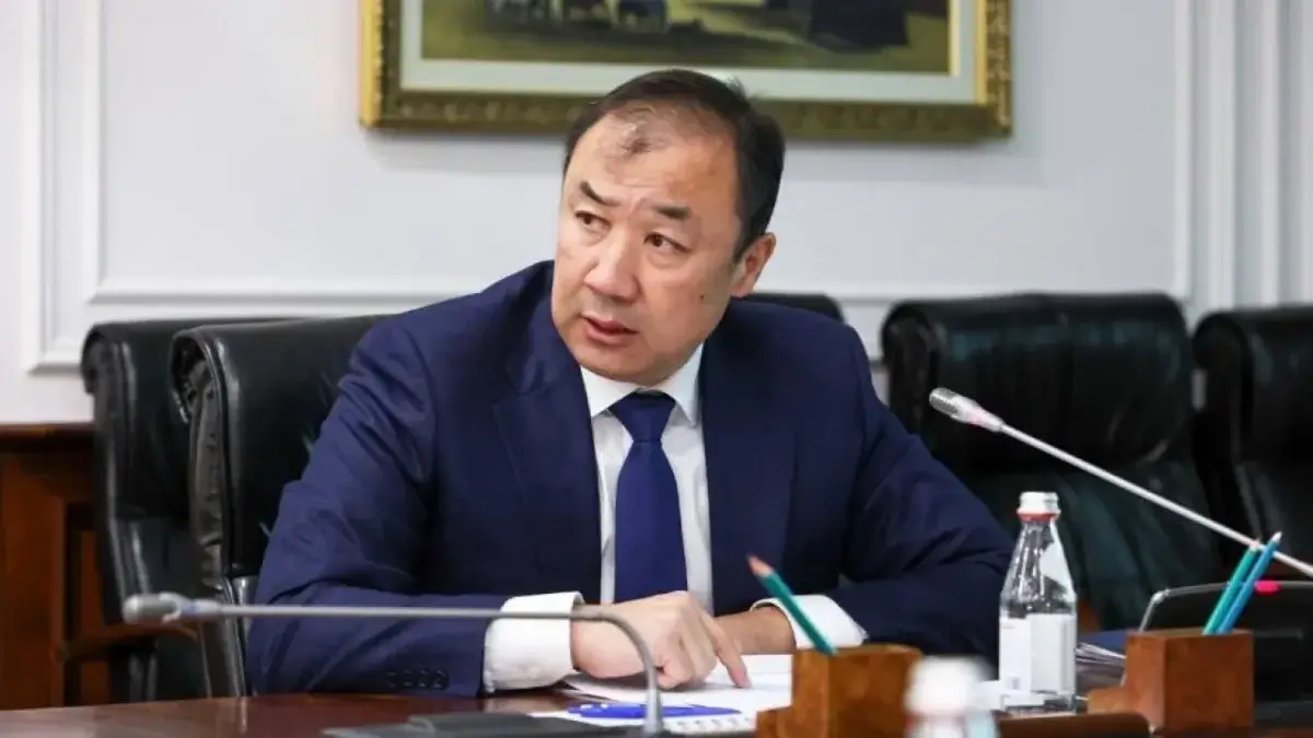 «У пассажира всегда есть выбор»: глава Минтранса ответил на критику качества железнодорожных перевозок