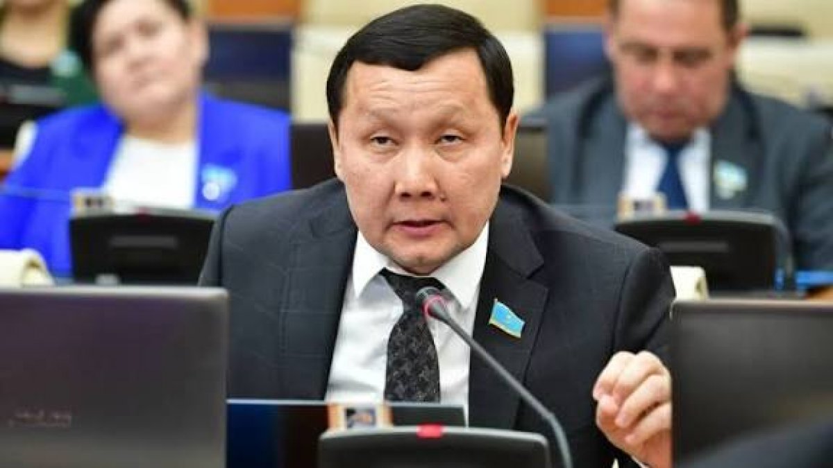 «Всего 550 км по морю»: депутат предупредил о риске миграционного кризиса в Казахстане из-за конфликта в Иране