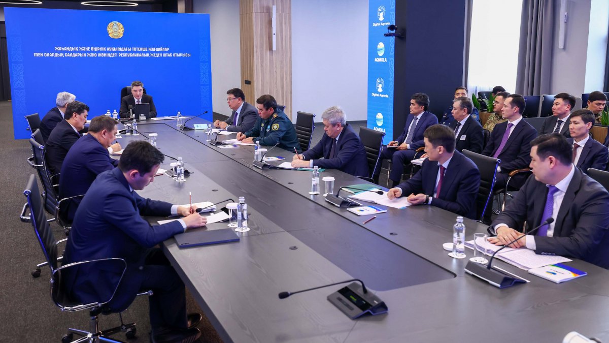 Олжас Бектенов провел заседание Республиканского оперативного штаба по готовности к паводкам
