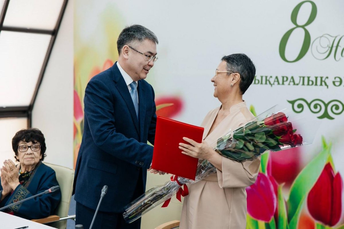 Серик Шапкенов встретился с женщинами Атырауской области