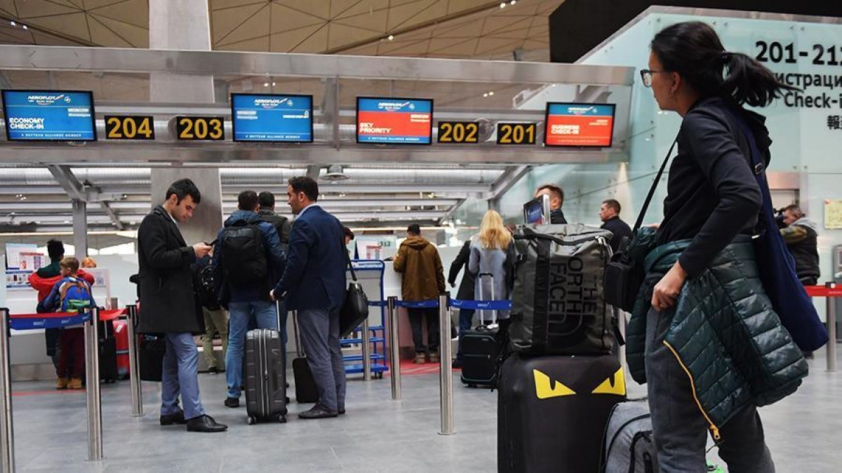 Гражданам Китая запретили въезд в Казахстан после непристойного поступка в центре Астаны