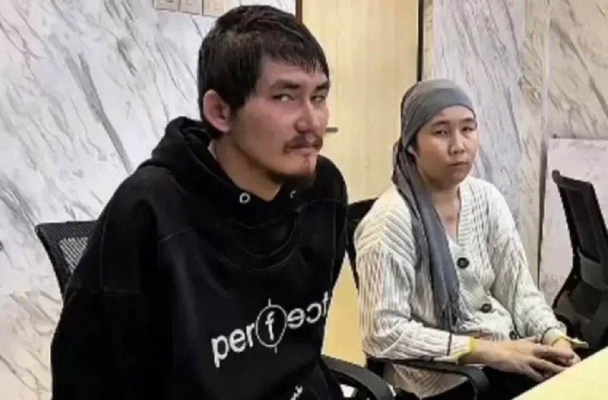 Признался во всем: главного подозреваемого в жестоком убийстве семьи привезли на место расправы в Жангельдин