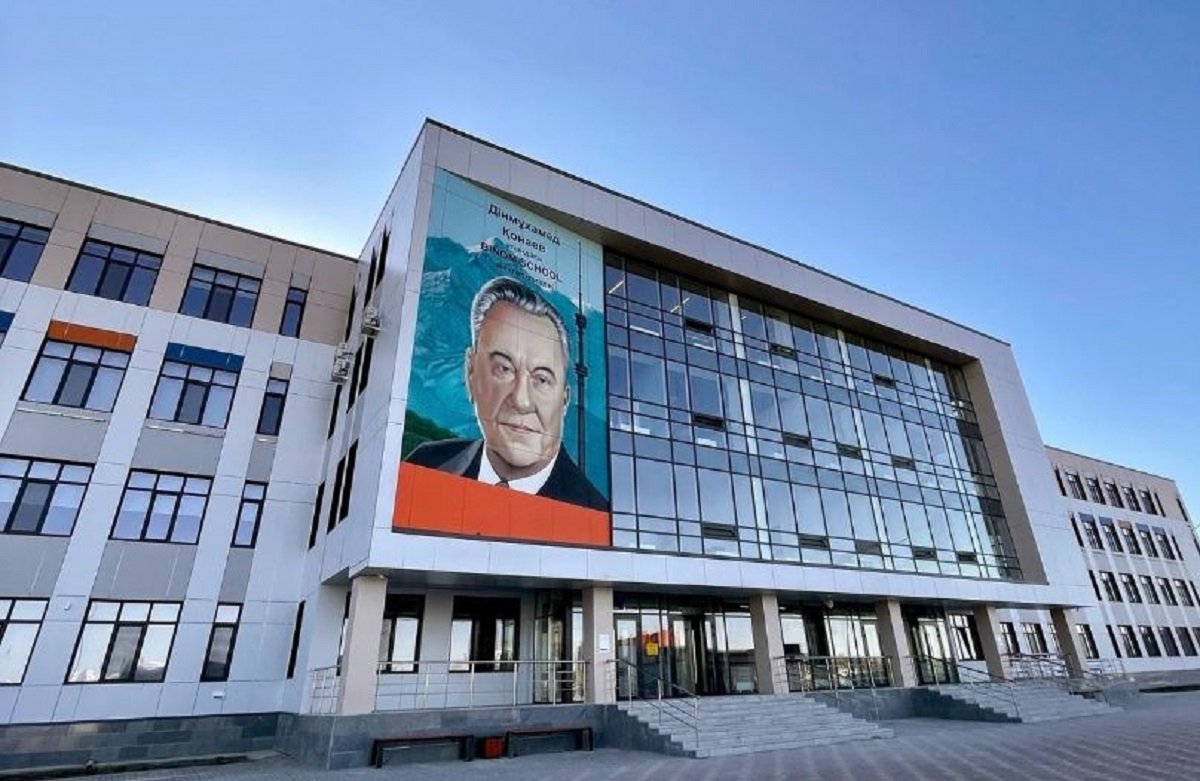 В Атырауской школе «Бином» девятиклассник ранил школьницу ножницами