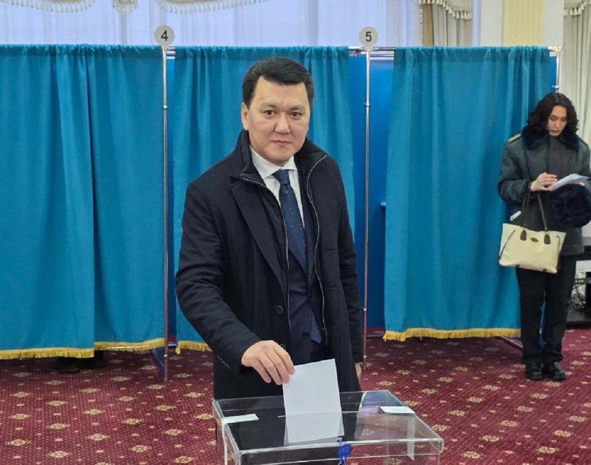 Казахстанцы принимают решение о выборе будущего страны – Ерлан Карин