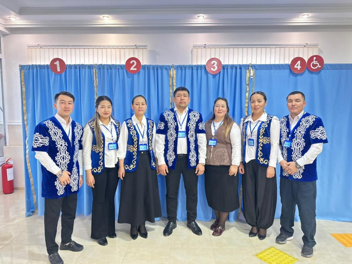 Жителями Мангистауской области запущен челлендж в национальной одежде на республиканском референдуме