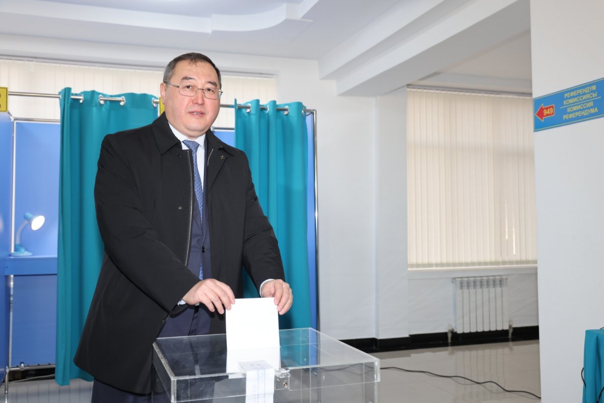 «Исторический момент – гарантия стабильности нашего государства»: аким Алматинской области проголосовал на референдуме
