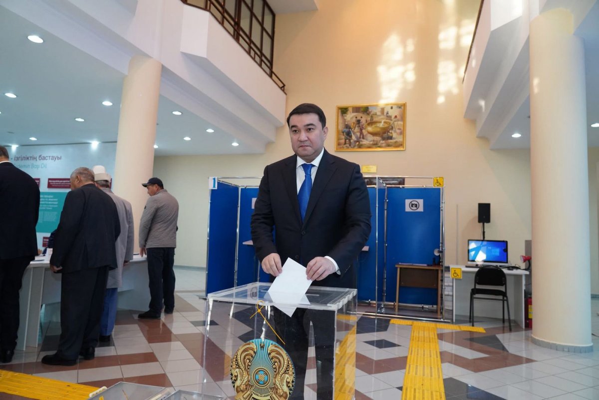 Аким Туркестанской области Нуралхан Кушеров проголосовал на референдуме