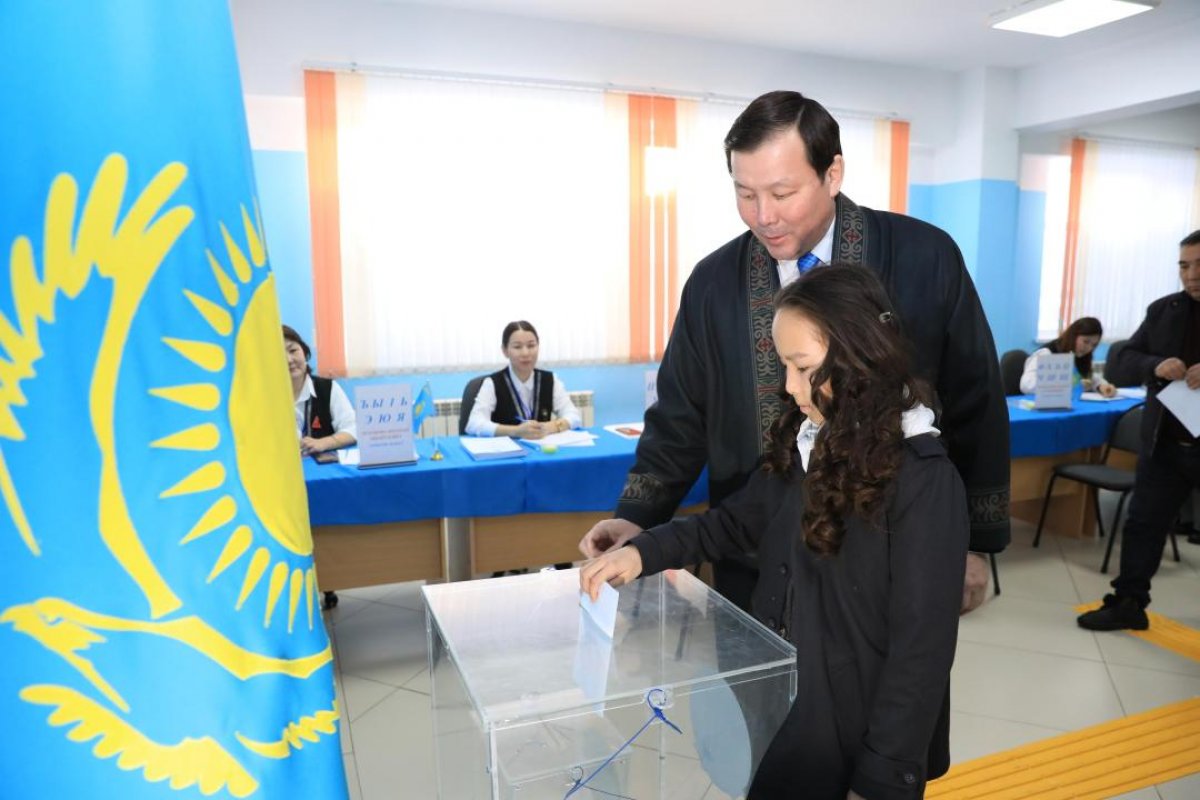 Аким Актюбинской области Асхат Шахаров проголосовал на референдуме
