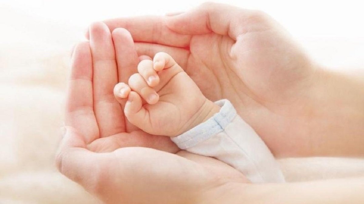 В Атырау родились сразу две тройни