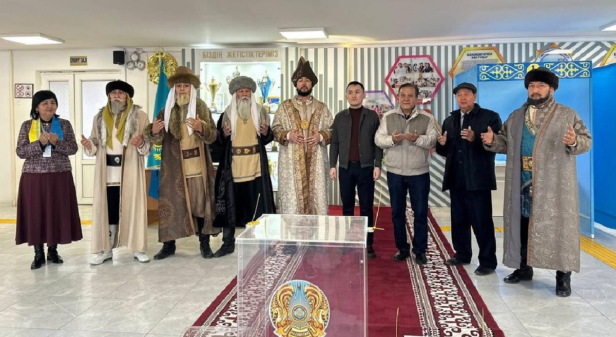 Туркестан: в Жетысае проголосовали исторические личности под началом трех биев