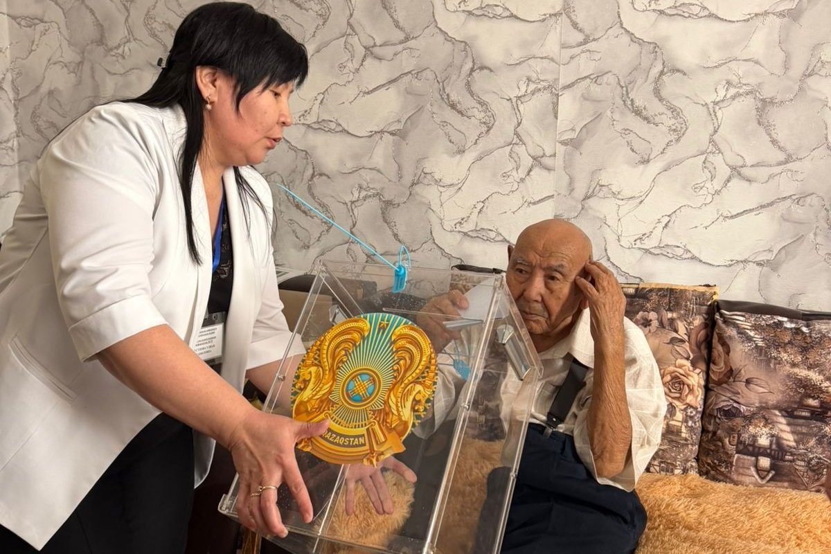 Ветераны Карагандинской области приняли участие в референдуме