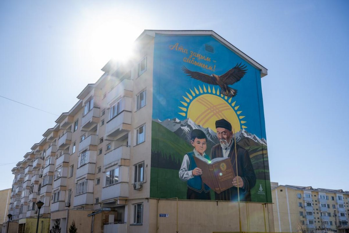 В Жетісу с помощью ИИ создали мурал, посвященный новой Конституции