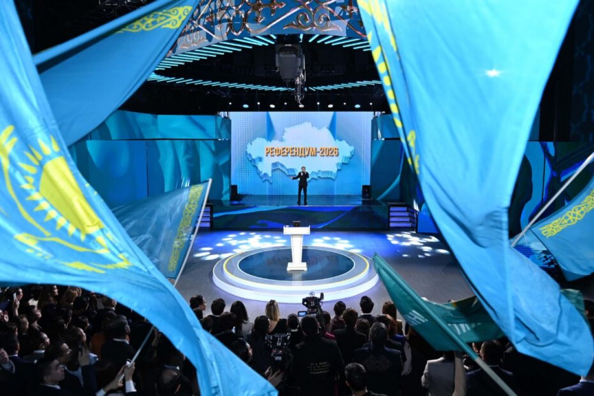 Прокуратура оштрафовала известного общественника за фото с бюллетенем в Астане