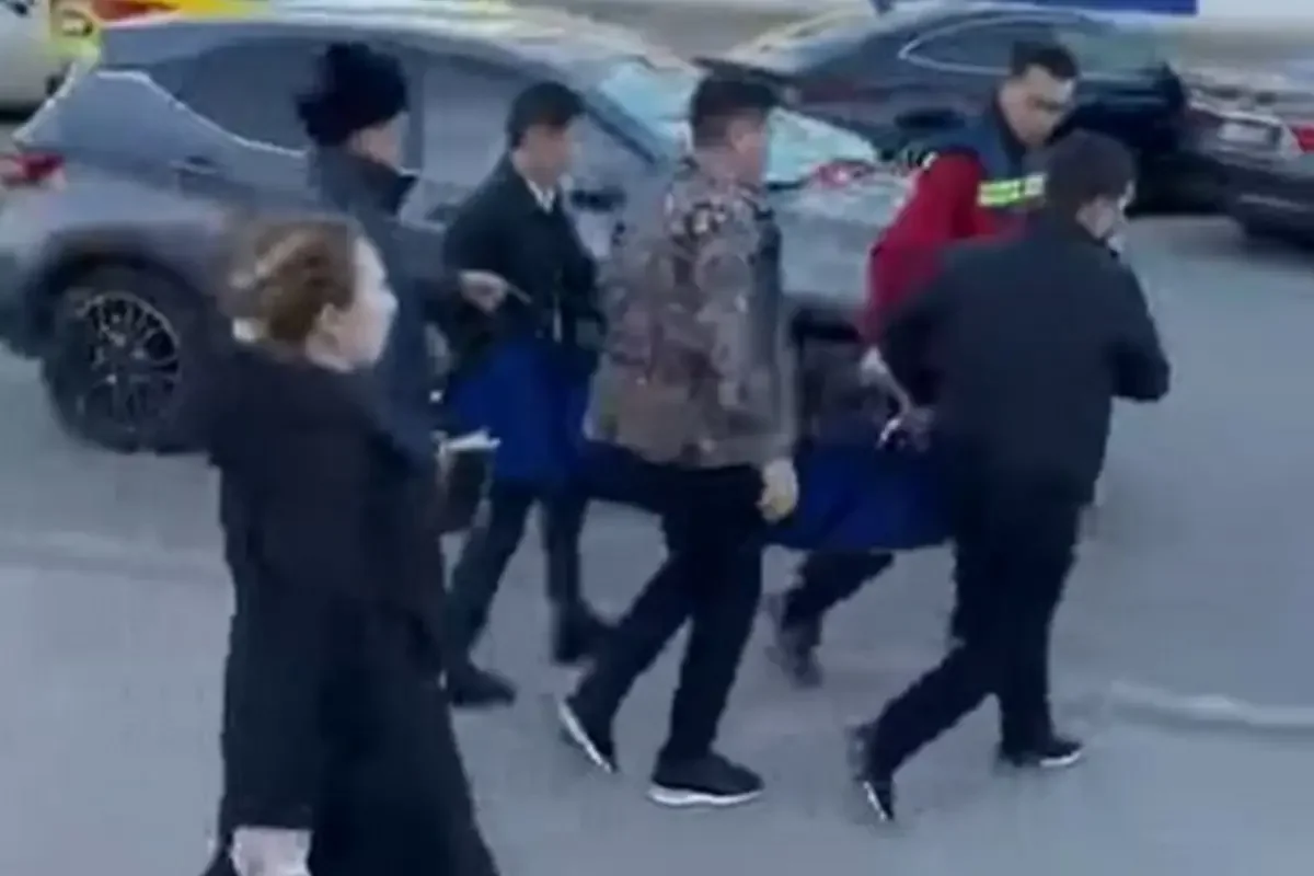 В Атырау школьницу после нападения перевели из реанимации в хирургию