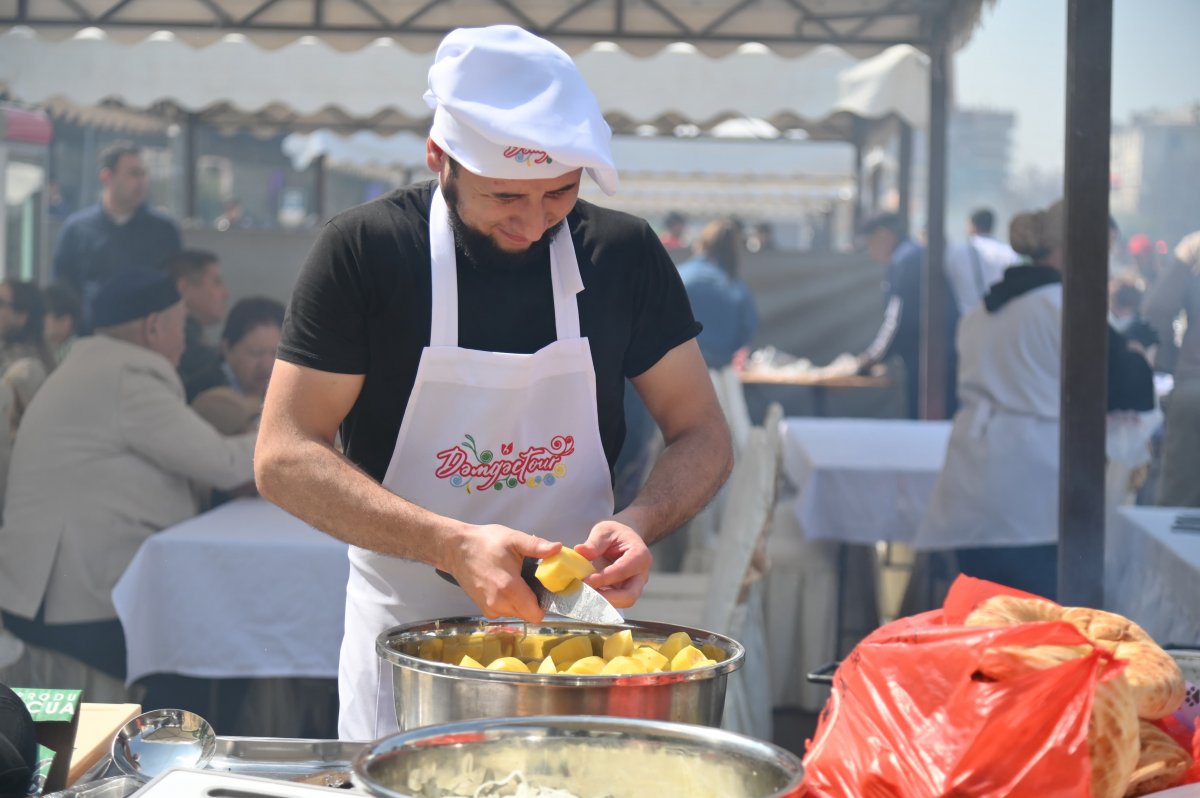 В Шымкенте прошел гастрофестиваль «DamDastour»