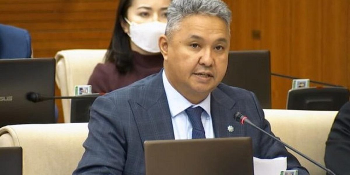 Земля в Алатау и иностранный капитал: Перуашев объяснил разницу между «захватом» пашен и промышленными зонами