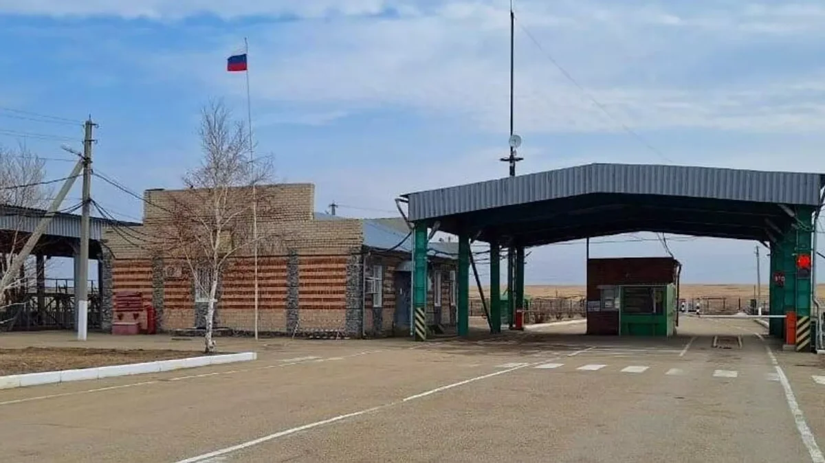 Казахстан закрыл пункт пропуска на границе с Россией