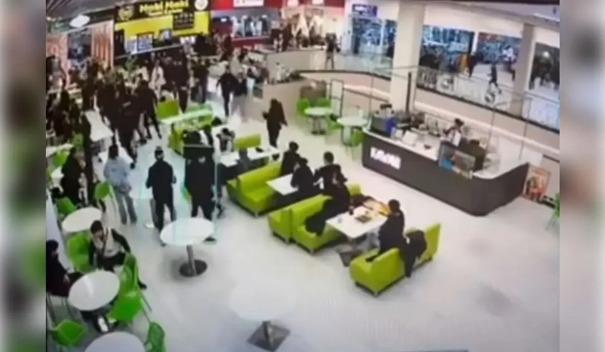 Массовая драка молодых людей произошла в ТЦ Астаны