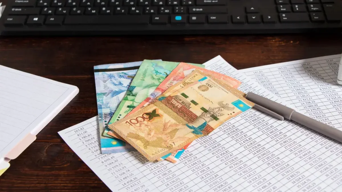 «Налоговый капкан»: почему казахстанцы начали массово экономить на походах в кафе?