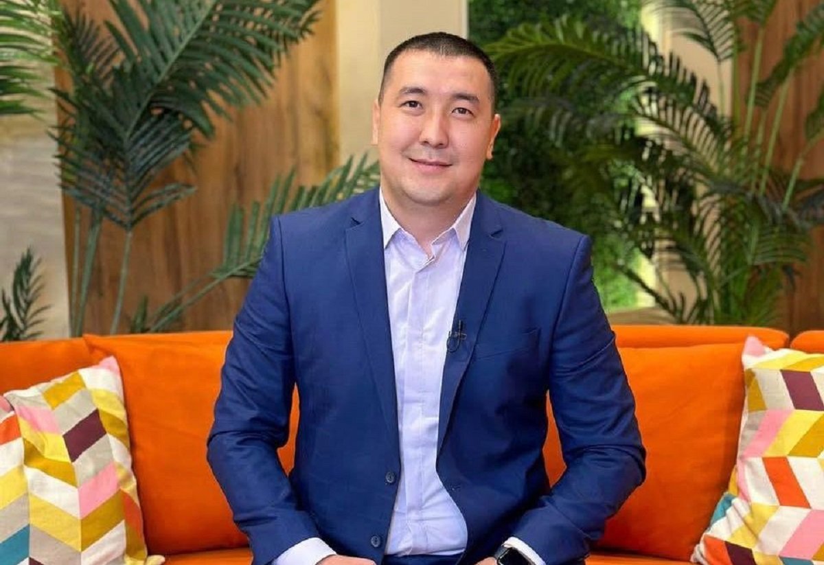 Резонансное ДТП на аль-Фараби: Раскрывшего первым правду об аварии юриста Адилетхана Молдахана задержали в Алматы