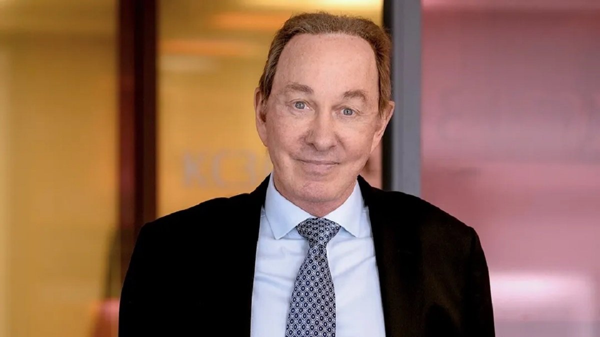 Питер Фостер покидает пост главы авиакомпании Air Astana