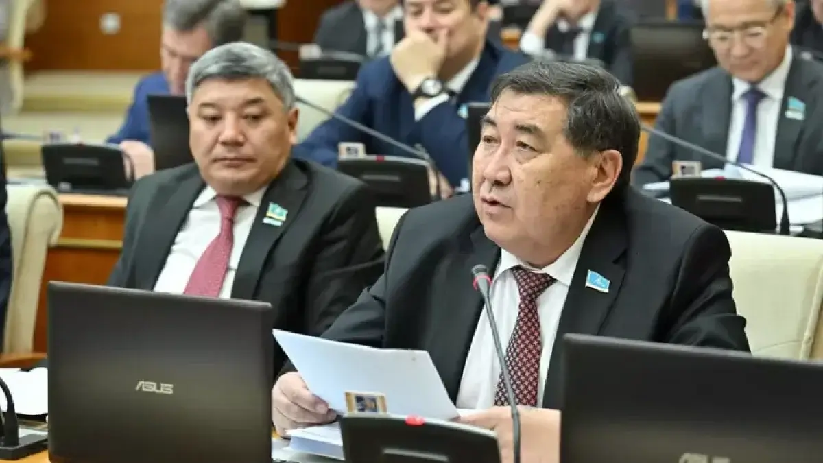 «Если традиции для вас харам – уезжайте»: Ермурат Бапи жестко высказался о псевдоимамах и ДУМК