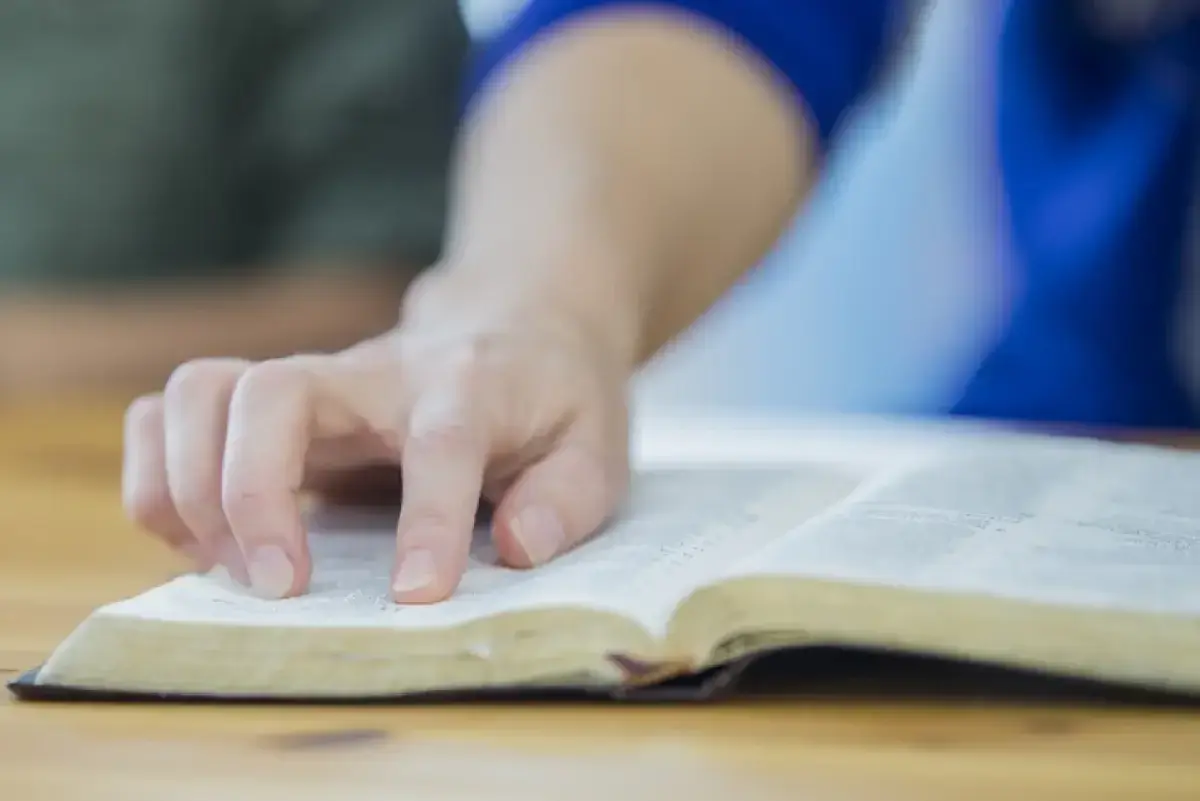 «Блогерам не верят, газеты не читают»: масштабный опрос показал, откуда казахстанцы черпают новости в 2026 году