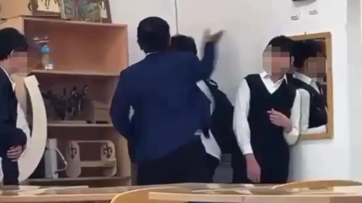 В Астане учителя уволили за применение насилия к школьнику