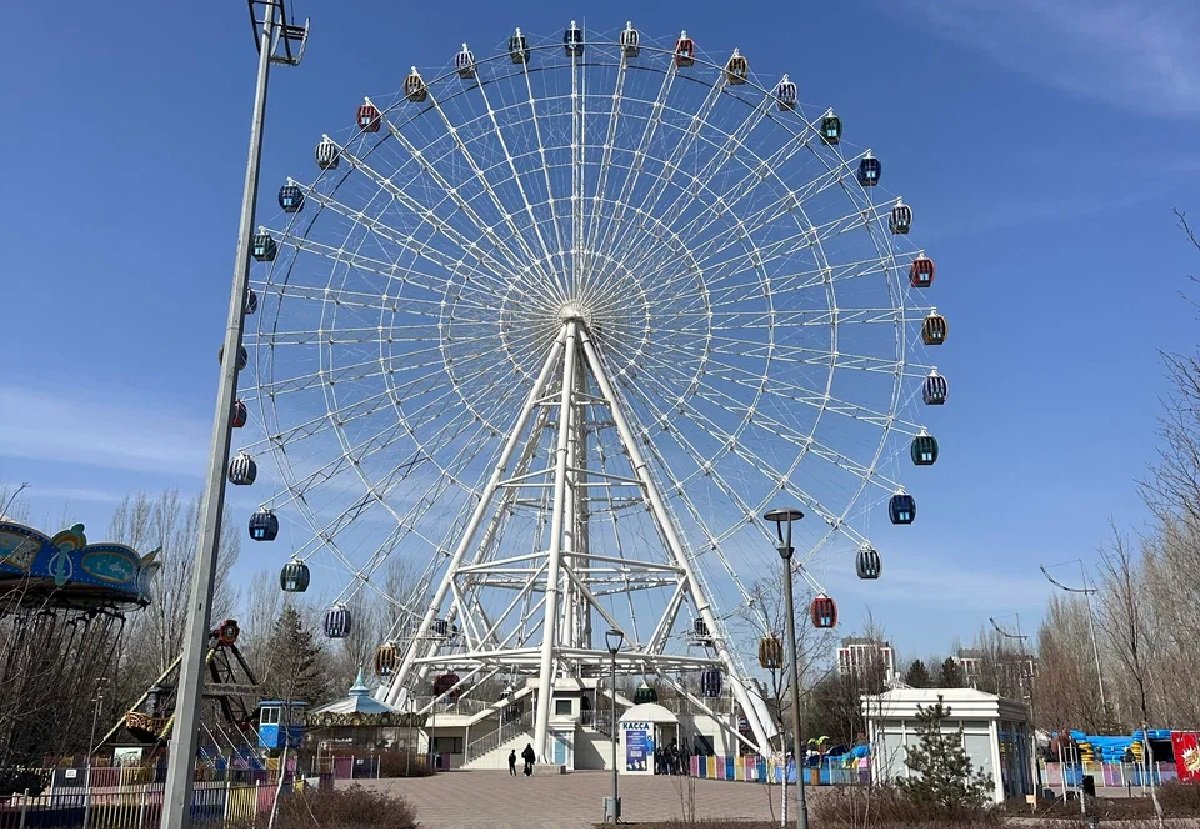 Пожар произошел на колесе обозрения в Астане