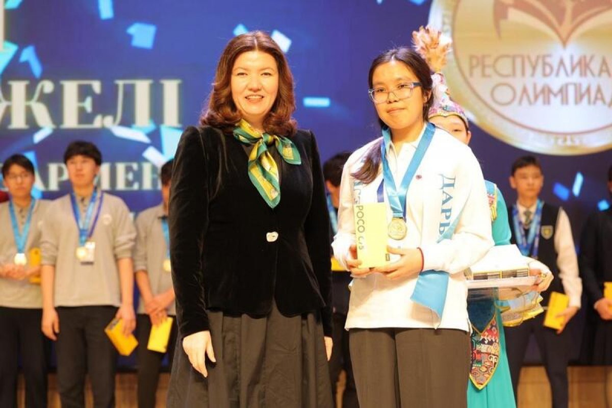 До 18 окладов за одного ученика: учителям в Казахстан пообещали крупные деньги