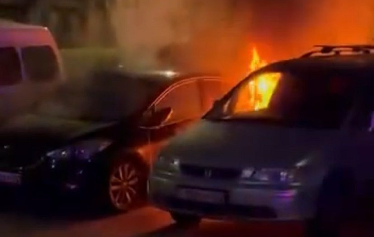 "Ситуация вышла из-под контроля": Во время поздравления повредили автомобили в Алматы