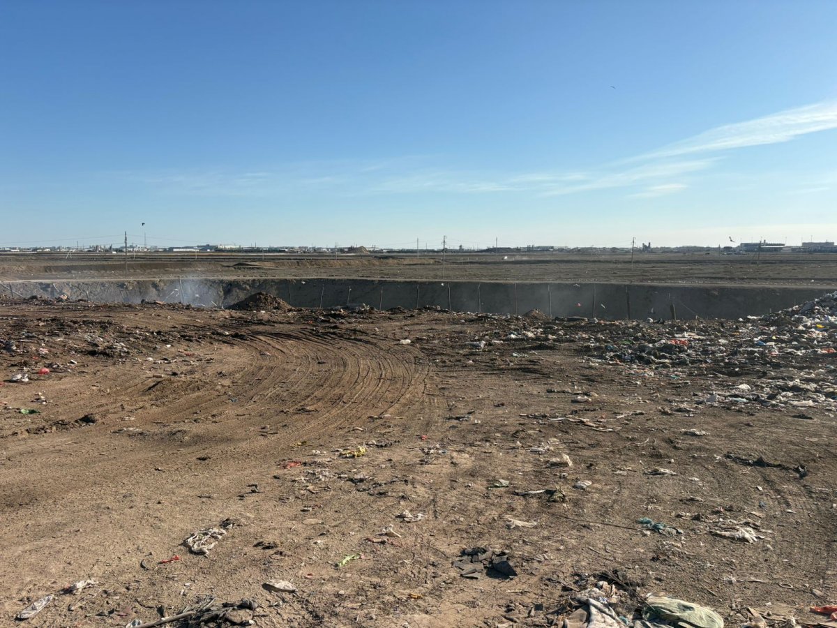 Пожар на мусорном полигоне в Атырау потушен