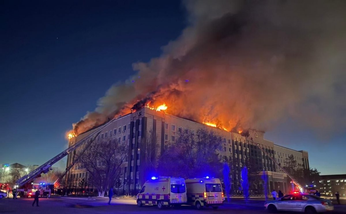 ️В Актобе горит здание областного акимата