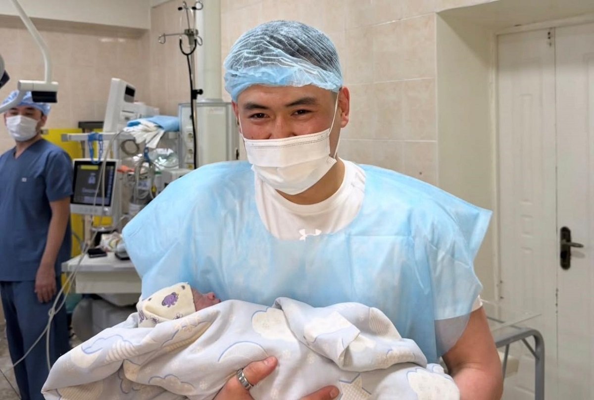 «Святая семерка»: популярный певец Торегали Торали вновь стал отцом