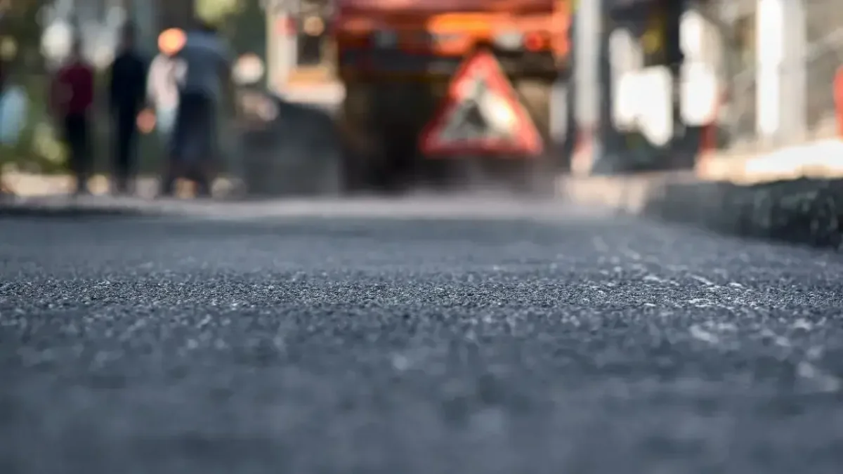 Громкое дело: фирму связанного с депутатом обязали исправить дорогу