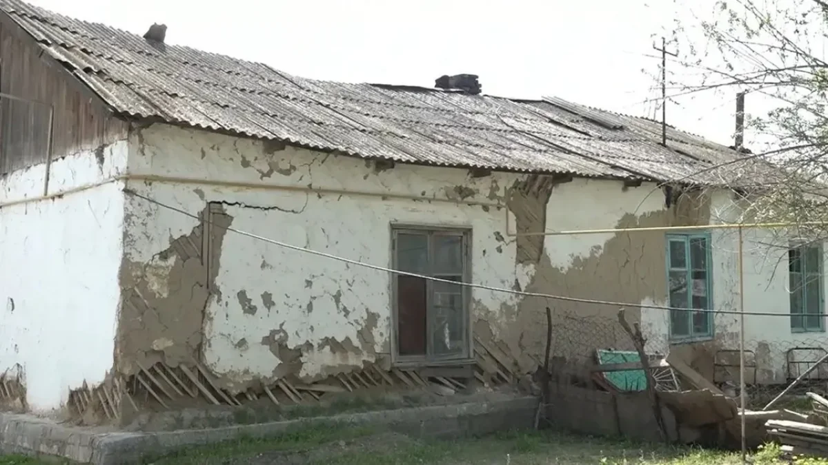 «Дома рушатся на глазах»: жители Туркестанской области массово покидают села