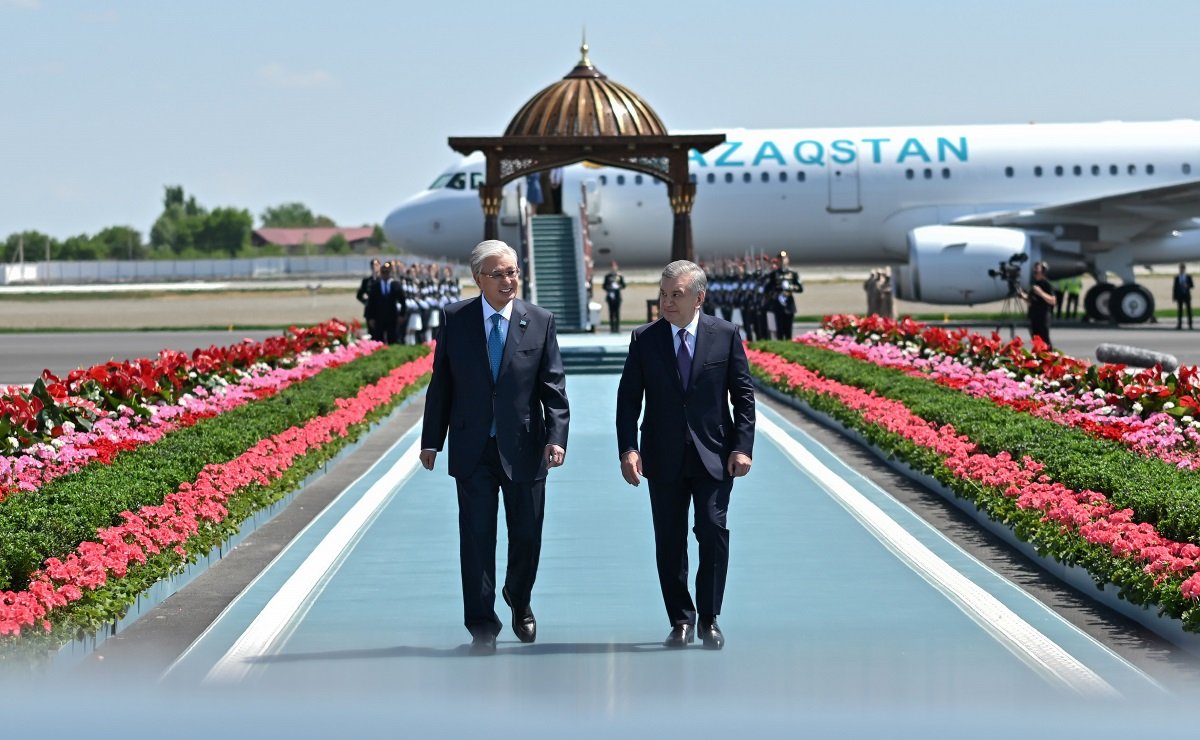 Касым-Жомарт Токаев прибыл с рабочим визитом в Узбекистан