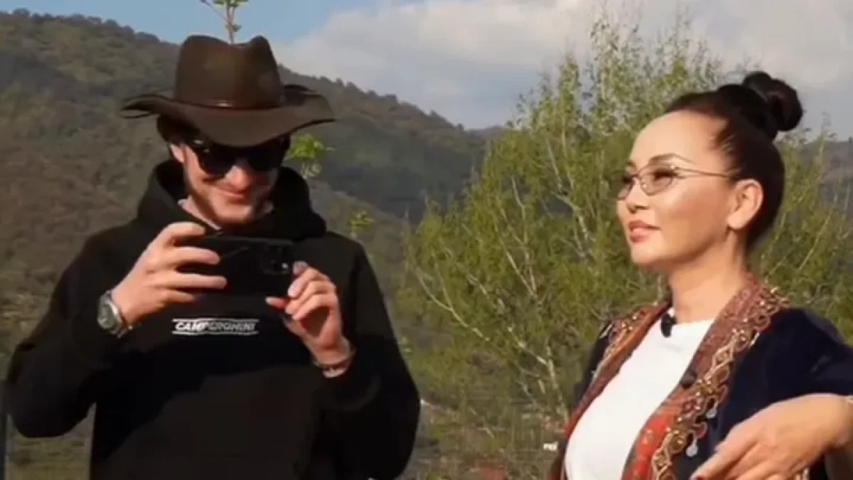 Американский блогер в шоке: как Баян Алагузова встретила гостя у себя дома