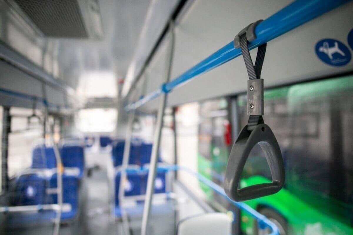 Сразу 3 автобусных маршрута временно изменят схему движения в Алматы