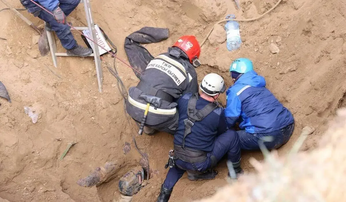 Под завалами грунта погибли рабочие в Павлодаре