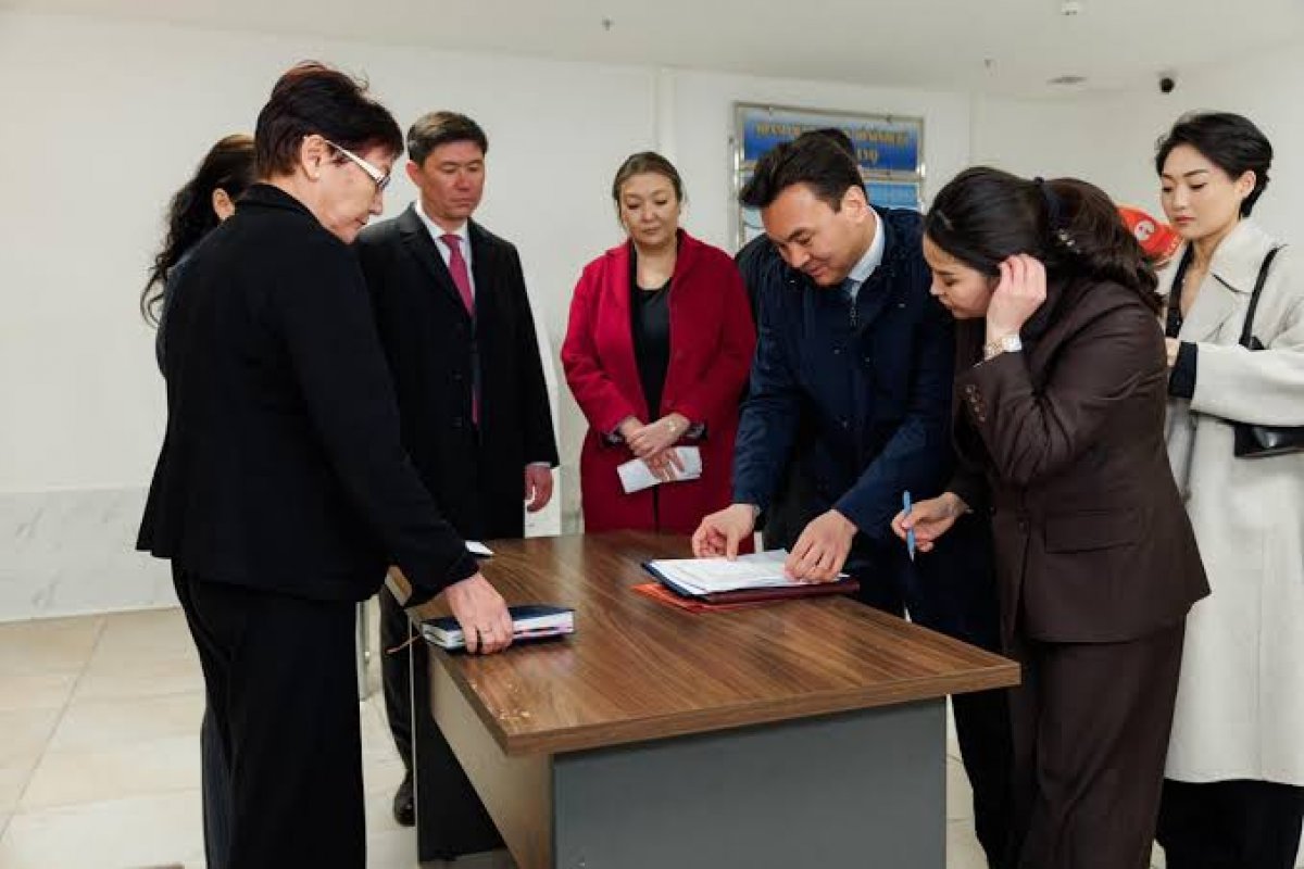 «Куда надо звонить?» – казахстанцы хотят вступить в партию «Әділет»