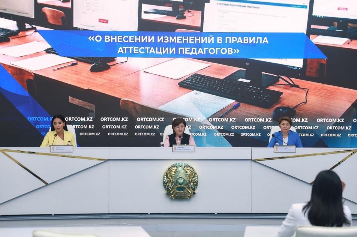 Новые правила для учителей: тесты и отчётность сокращают