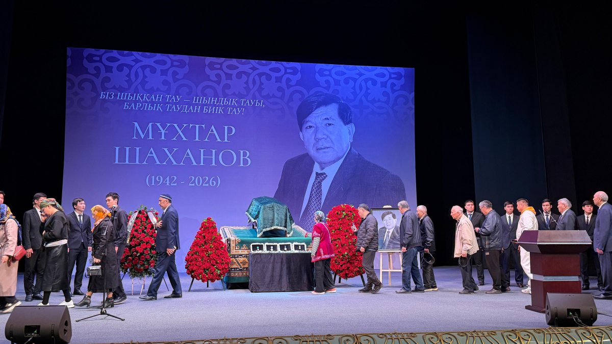 В Алматы проходит церемония прощания с поэтом Мухтар Шаханов