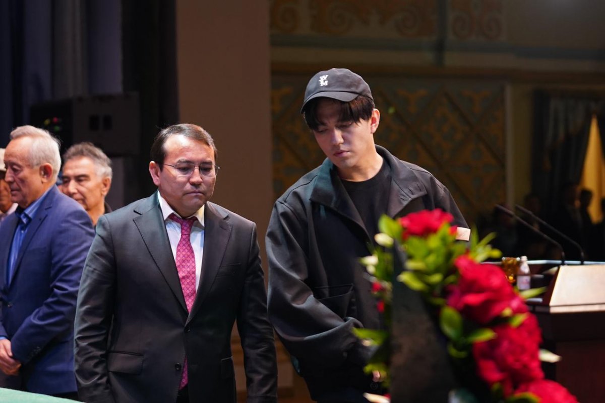 Димаш Кудайберген простился с легендарным Мухтаром Шахановым в Алматы