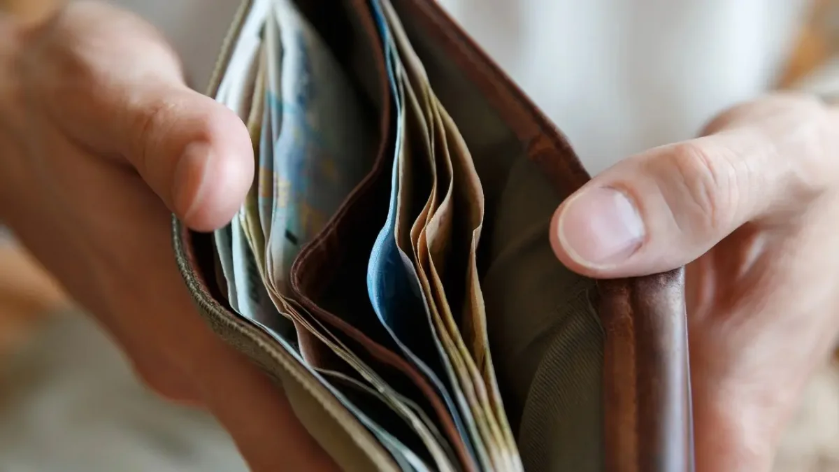 Борьба с социальными иждивенцами: Минтруда сокращает пособие по безработице