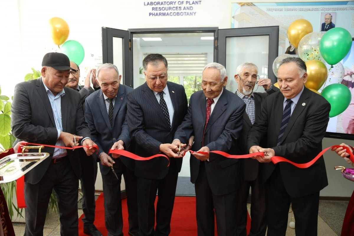 В КазНУ начал работу инновационный ботанический центр