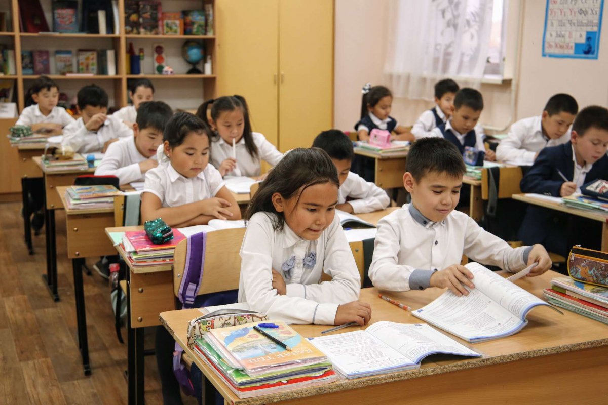 Шесть или семь лет: в Казахстане объяснили, когда лучше отдавать ребенка в школу