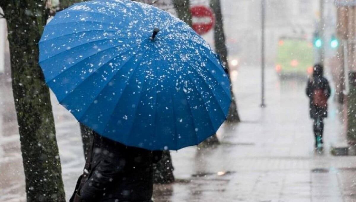 Мокрый снег и заморозки: какая погода ждёт казахстанцев в выходные